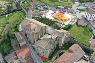 Photo drone désaignes chapiteau ardèche trail la voie romaine